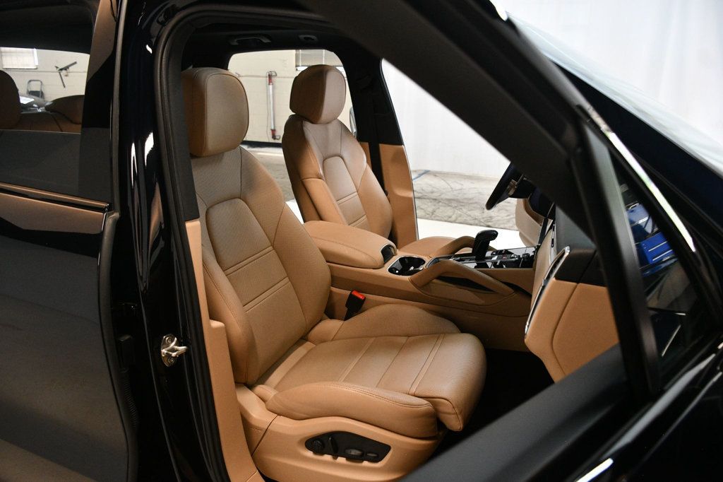 2022 Porsche Cayenne Base photo 30