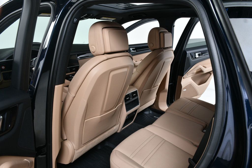 2022 Porsche Cayenne Base photo 31