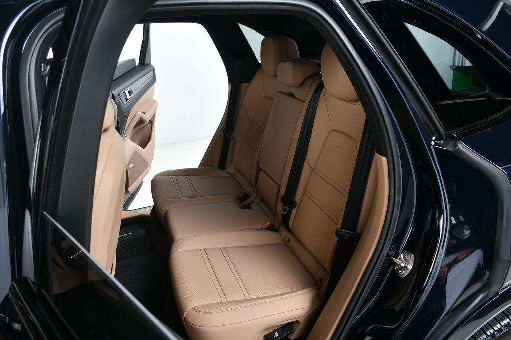 2022 Porsche Cayenne Base photo 33