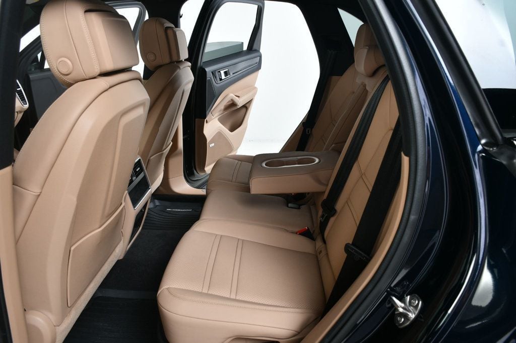 2022 Porsche Cayenne Base photo 34