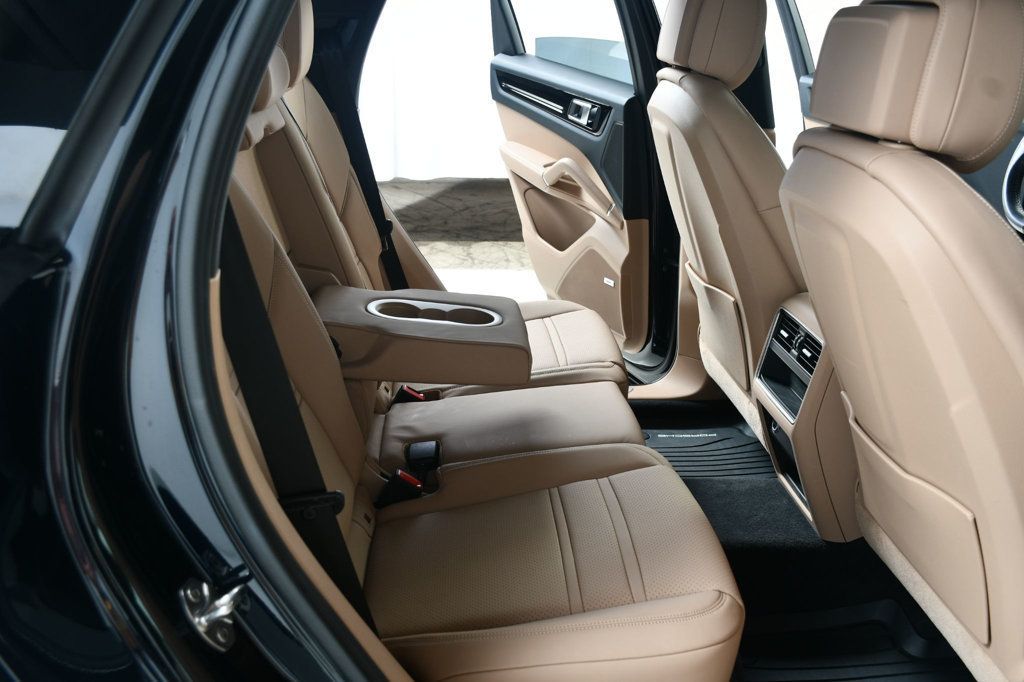 2022 Porsche Cayenne Base photo 35