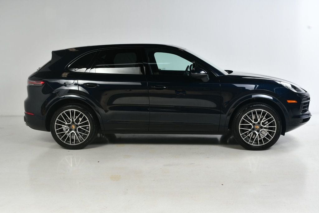 2022 Porsche Cayenne Base photo 4
