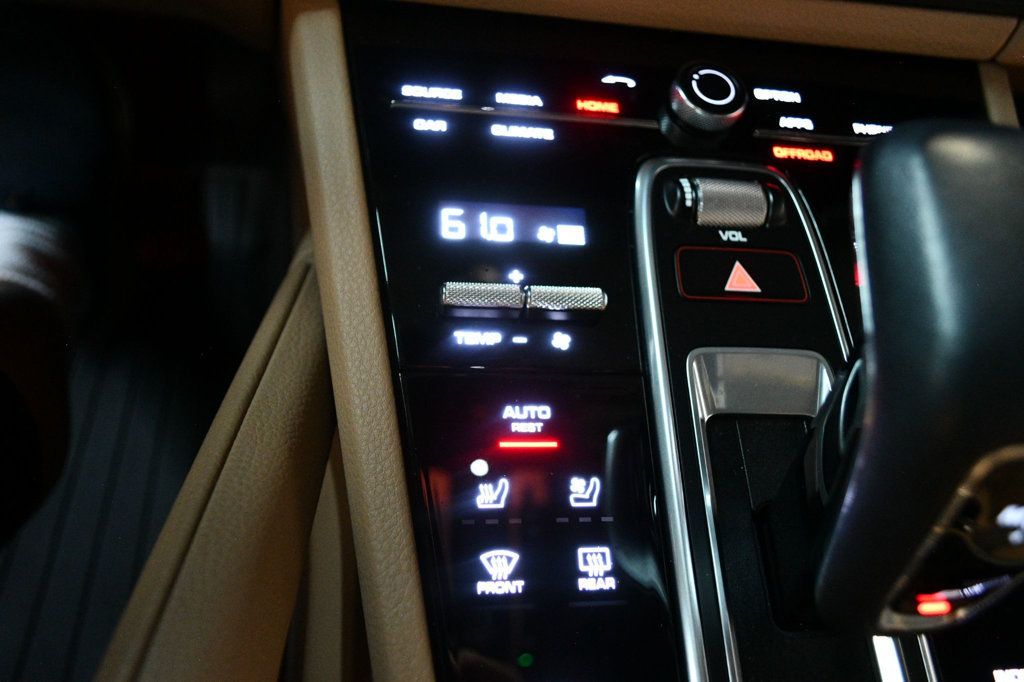 2022 Porsche Cayenne Base photo 54