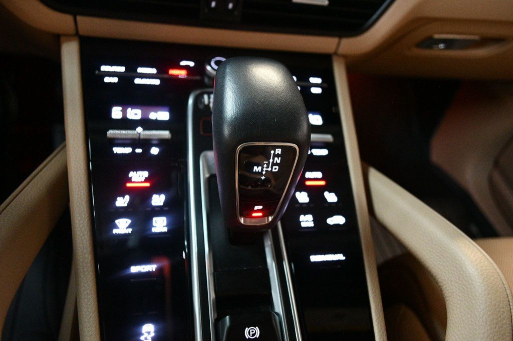 2022 Porsche Cayenne Base photo 55