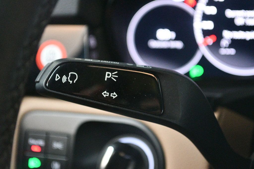 2022 Porsche Cayenne Base photo 57