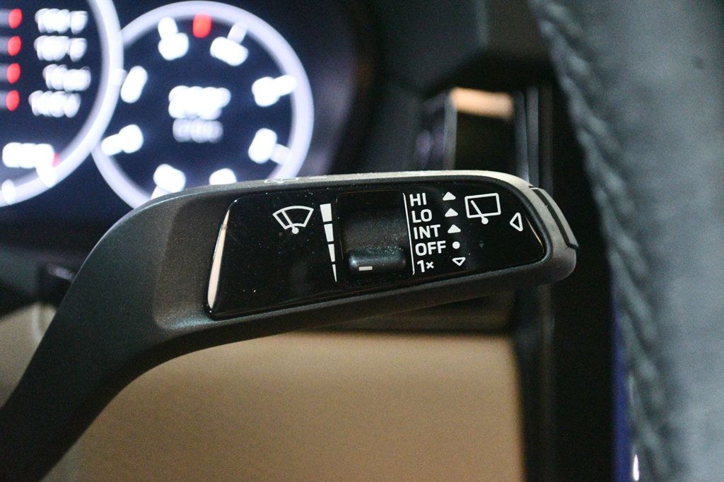 2022 Porsche Cayenne Base photo 59