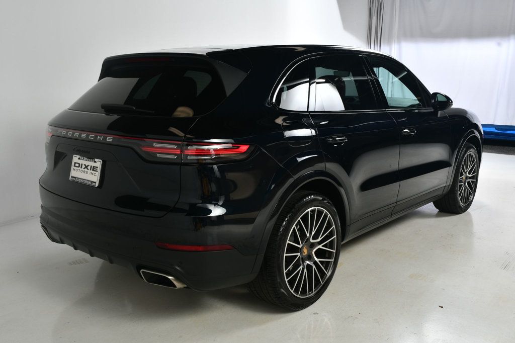 2022 Porsche Cayenne Base photo 8
