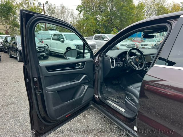 2022 Porsche Cayenne AWD - 22931641 - 16
