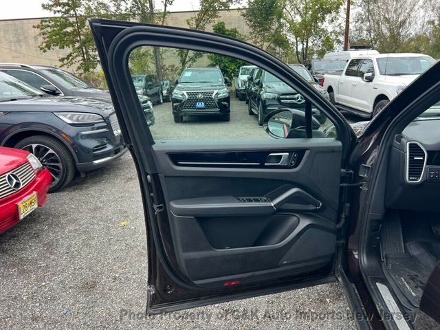 2022 Porsche Cayenne AWD - 22931641 - 17