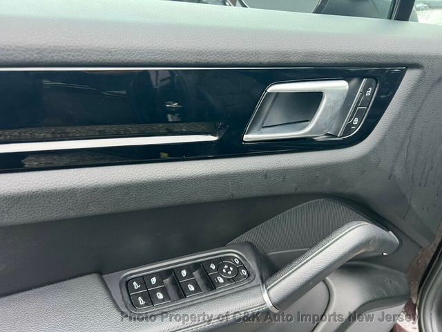 2022 Porsche Cayenne AWD - 22931641 - 18
