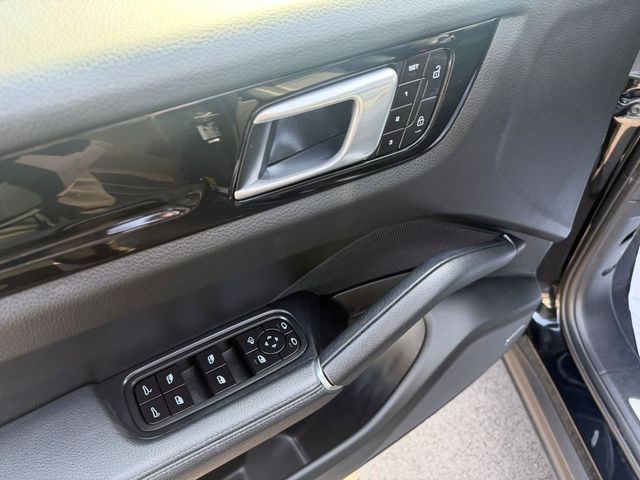2022 Porsche Cayenne AWD with Premium Package & Front Seat Ventilation - 23008372 - 9