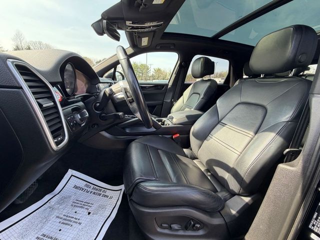 2022 Porsche Cayenne AWD with Premium Package & Front Seat Ventilation - 23008372 - 11