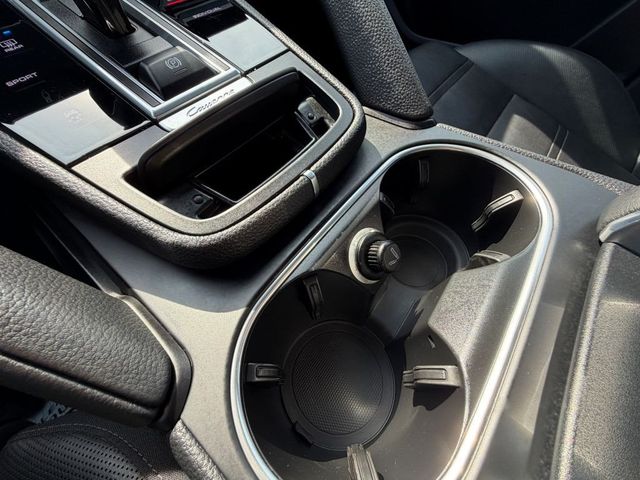 2022 Porsche Cayenne AWD with Premium Package & Front Seat Ventilation - 23008372 - 16