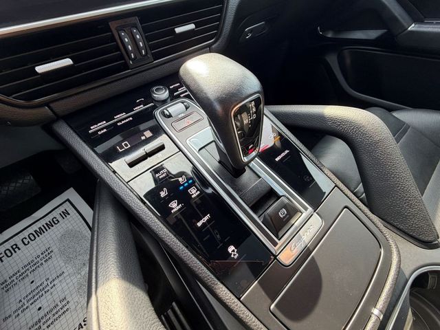 2022 Porsche Cayenne AWD with Premium Package & Front Seat Ventilation - 23008372 - 17