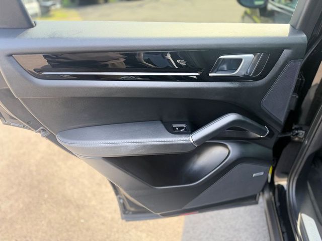2022 Porsche Cayenne AWD with Premium Package & Front Seat Ventilation - 23008372 - 21