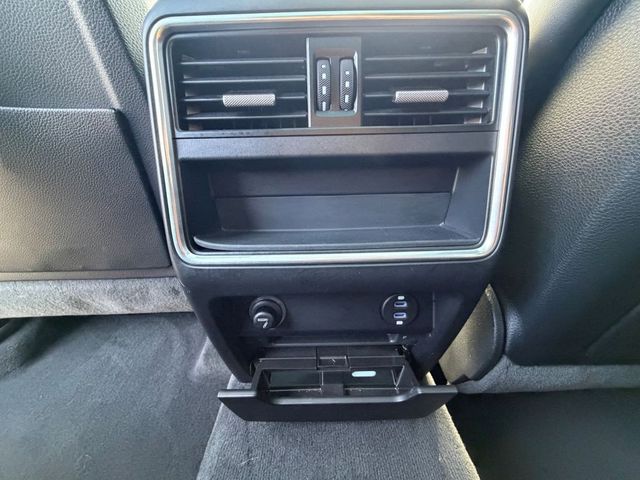 2022 Porsche Cayenne AWD with Premium Package & Front Seat Ventilation - 23008372 - 24