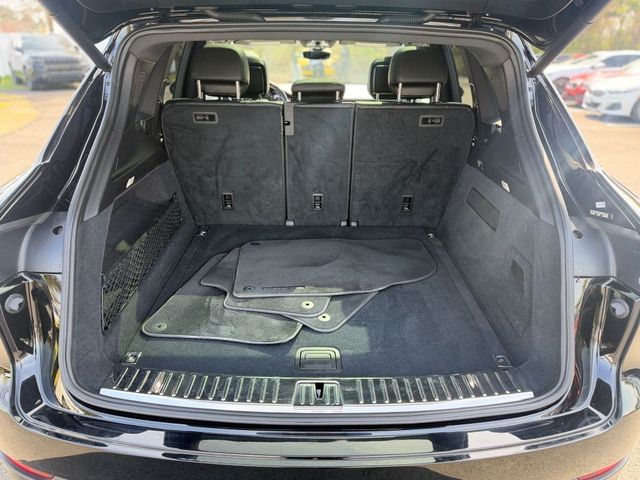 2022 Porsche Cayenne AWD with Premium Package & Front Seat Ventilation - 23008372 - 3