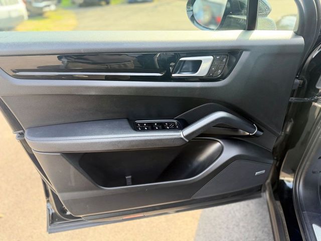 2022 Porsche Cayenne AWD with Premium Package & Front Seat Ventilation - 23008372 - 8