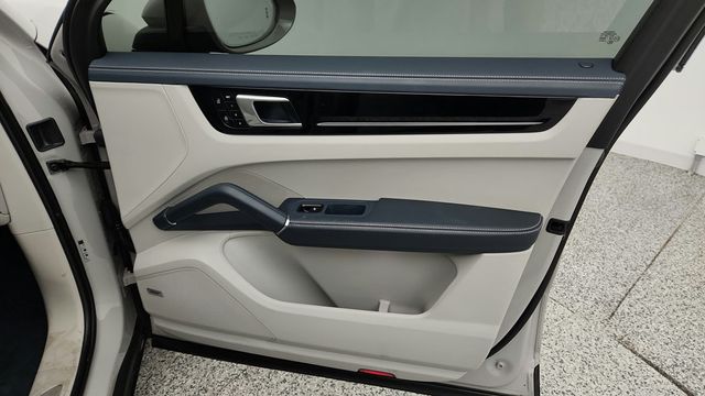 2022 Porsche Cayenne AWD w/ Premium Package Plus & RS Spyder Design Wheels - 23044374 - 25