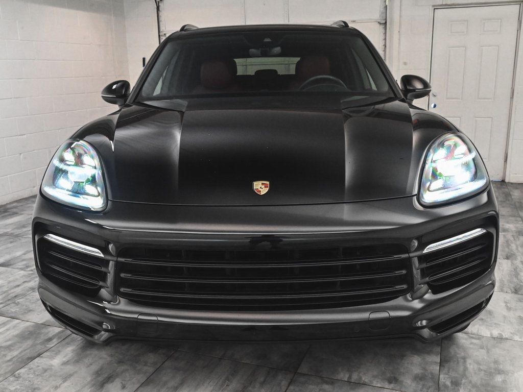 2022 Porsche Cayenne Base photo 2