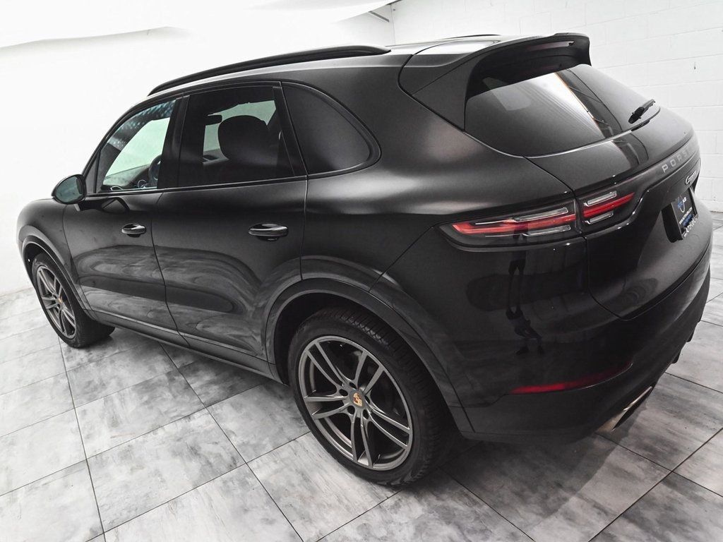 2022 Porsche Cayenne Base photo 4