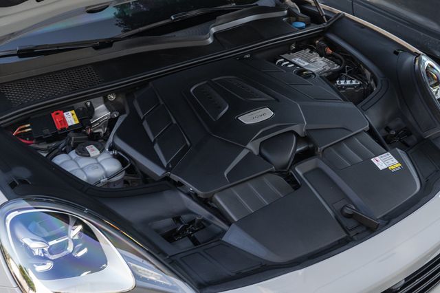 2022 Porsche Cayenne Coupe AWD - 22936249 - 30