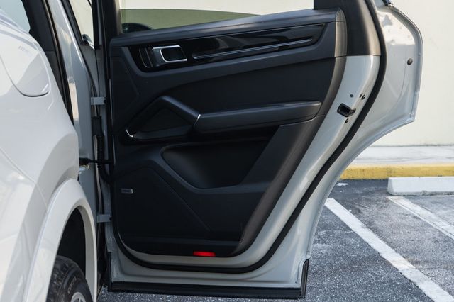 2022 Porsche Cayenne Coupe AWD - 22936249 - 31