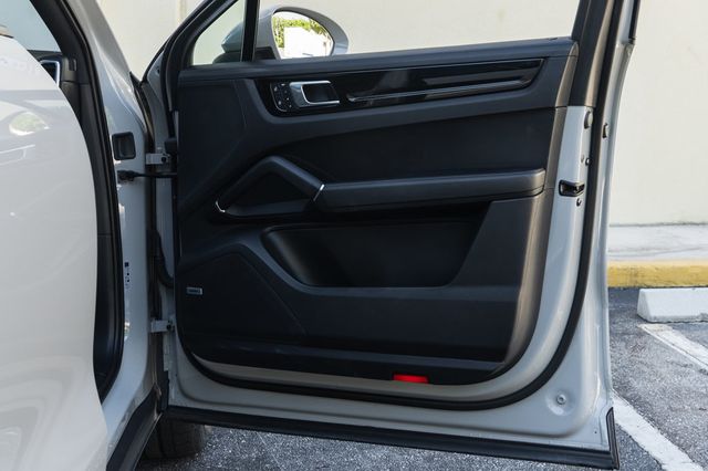 2022 Porsche Cayenne Coupe AWD - 22936249 - 33