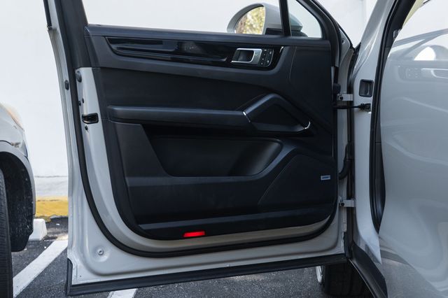 2022 Porsche Cayenne Coupe AWD - 22936249 - 34