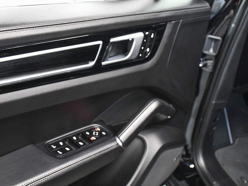 2022 Porsche Cayenne GTS photo 5