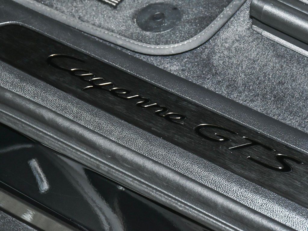2022 Porsche Cayenne GTS photo 7