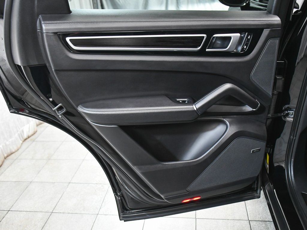 2022 Porsche Cayenne GTS photo 8