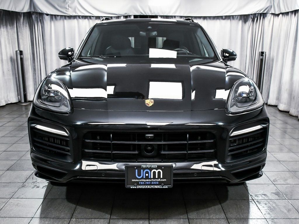 2022 Porsche Cayenne GTS photo 2