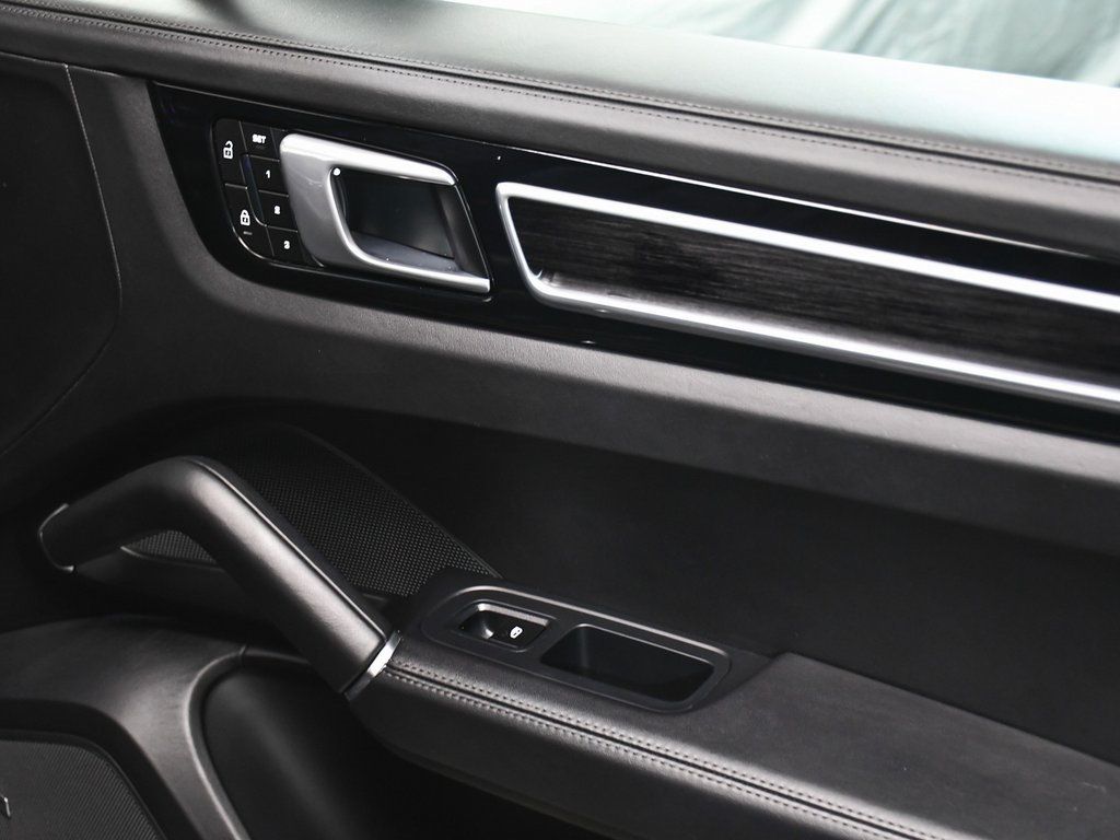 2022 Porsche Cayenne GTS photo 11