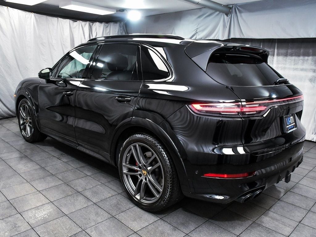 2022 Porsche Cayenne GTS photo 4