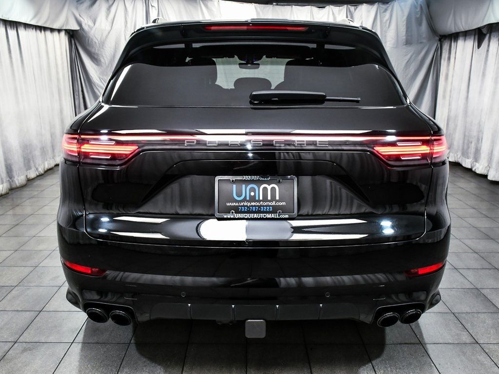 2022 Porsche Cayenne GTS photo 5