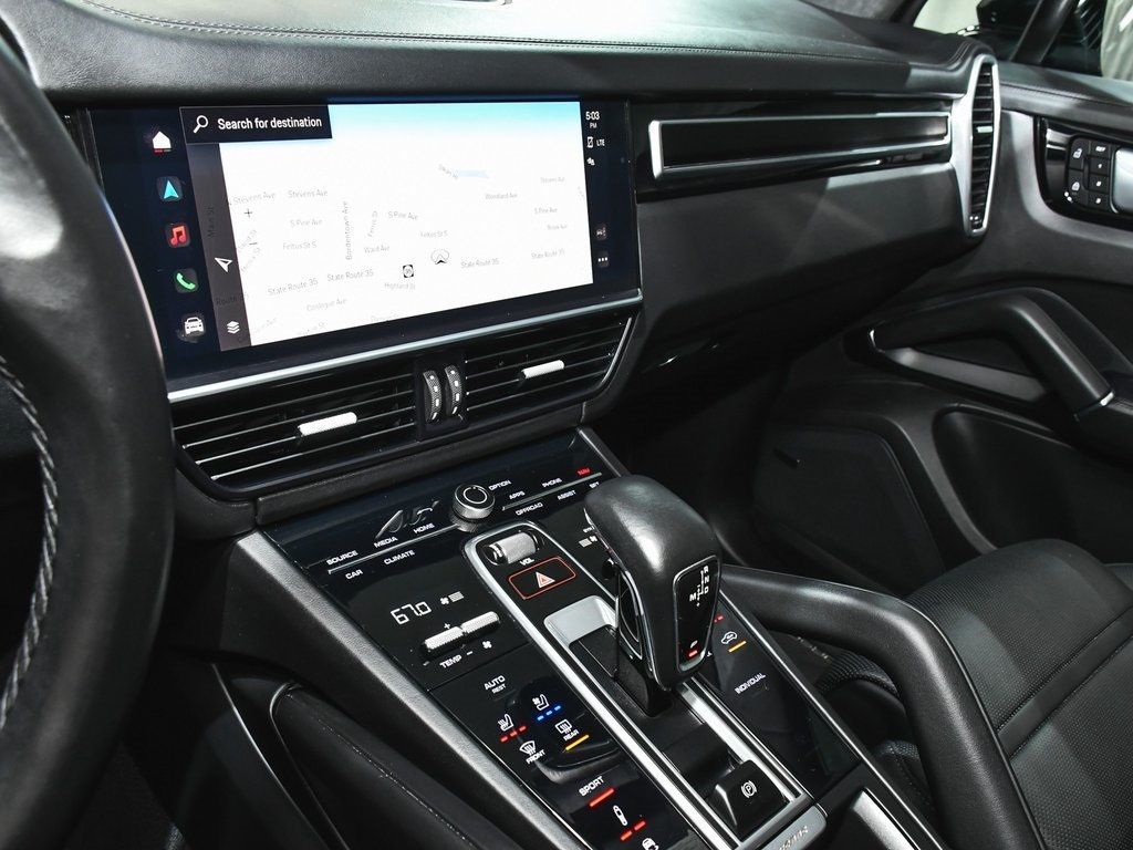 2022 Porsche Cayenne GTS photo 35
