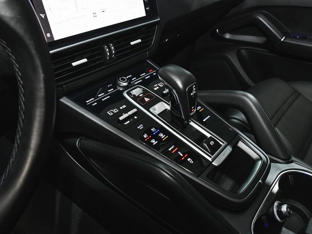 2022 Porsche Cayenne GTS photo 36