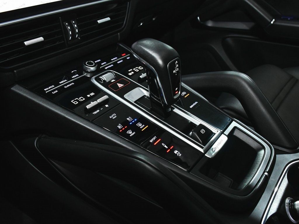 2022 Porsche Cayenne GTS photo 37