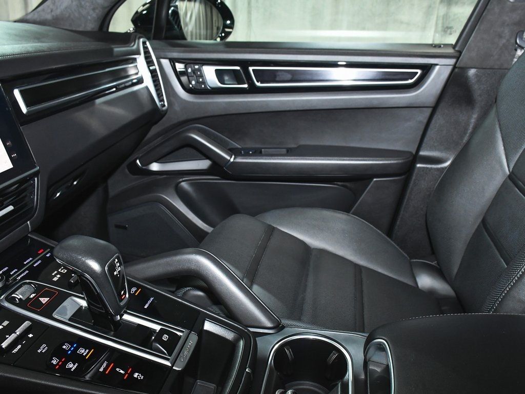 2022 Porsche Cayenne GTS photo 41