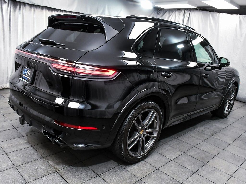 2022 Porsche Cayenne GTS photo 6