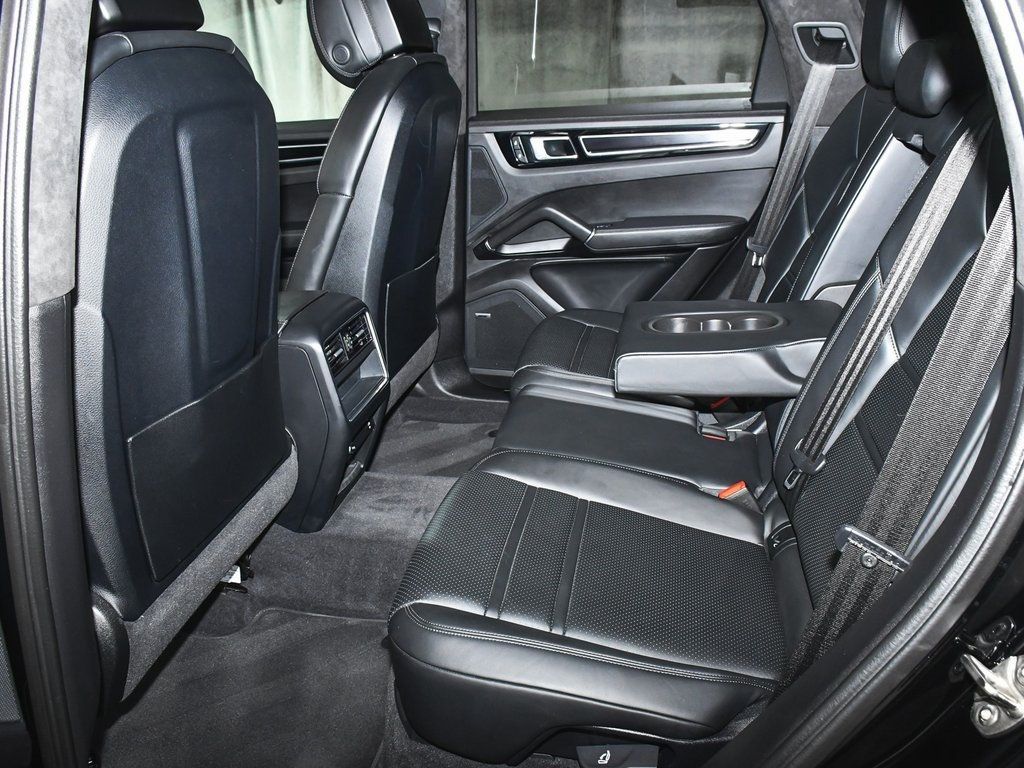 2022 Porsche Cayenne GTS photo 46