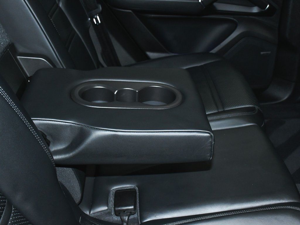 2022 Porsche Cayenne GTS photo 48