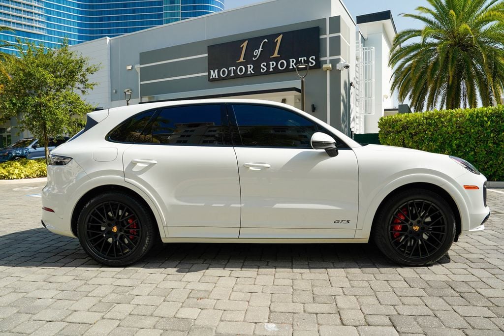 2022 Porsche Cayenne GTS AWD - 23062311 - 32
