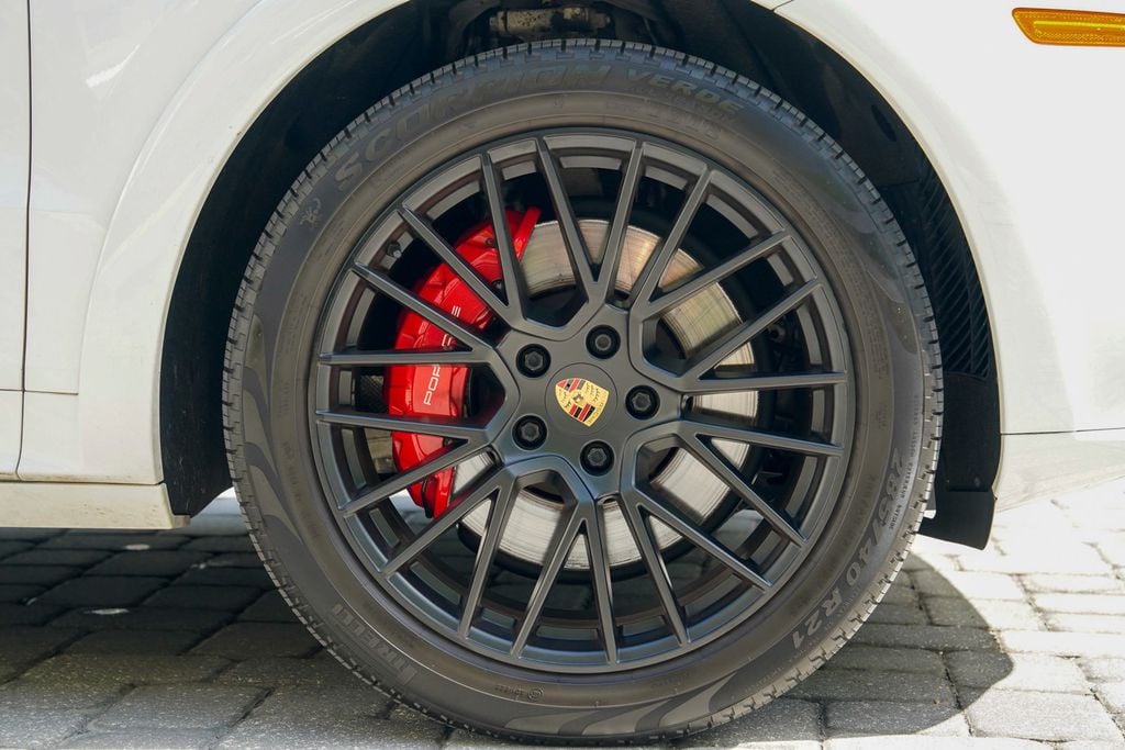 2022 Porsche Cayenne GTS AWD - 23062311 - 34