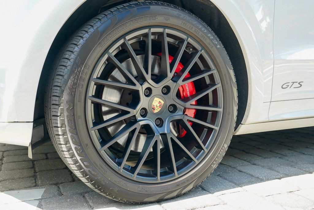 2022 Porsche Cayenne GTS AWD - 23062311 - 42