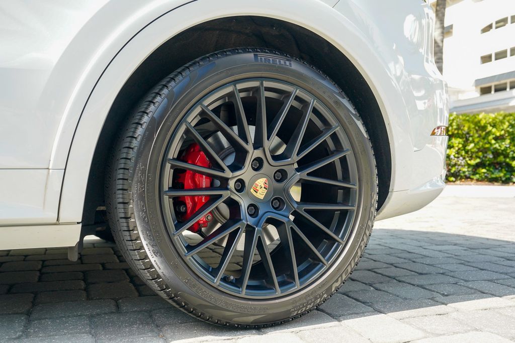 2022 Porsche Cayenne GTS AWD - 23062311 - 44