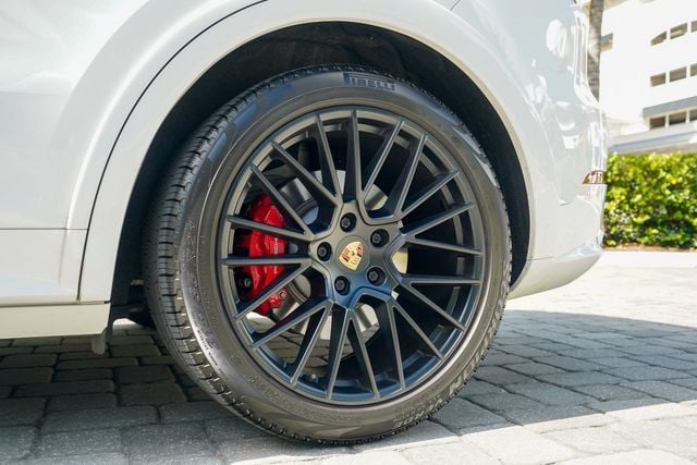 2022 Porsche Cayenne GTS AWD - 23062311 - 44