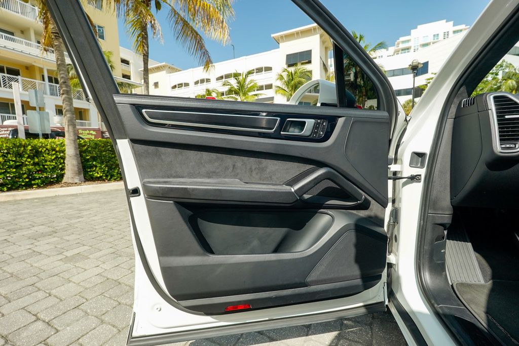 2022 Porsche Cayenne GTS AWD - 23062311 - 53