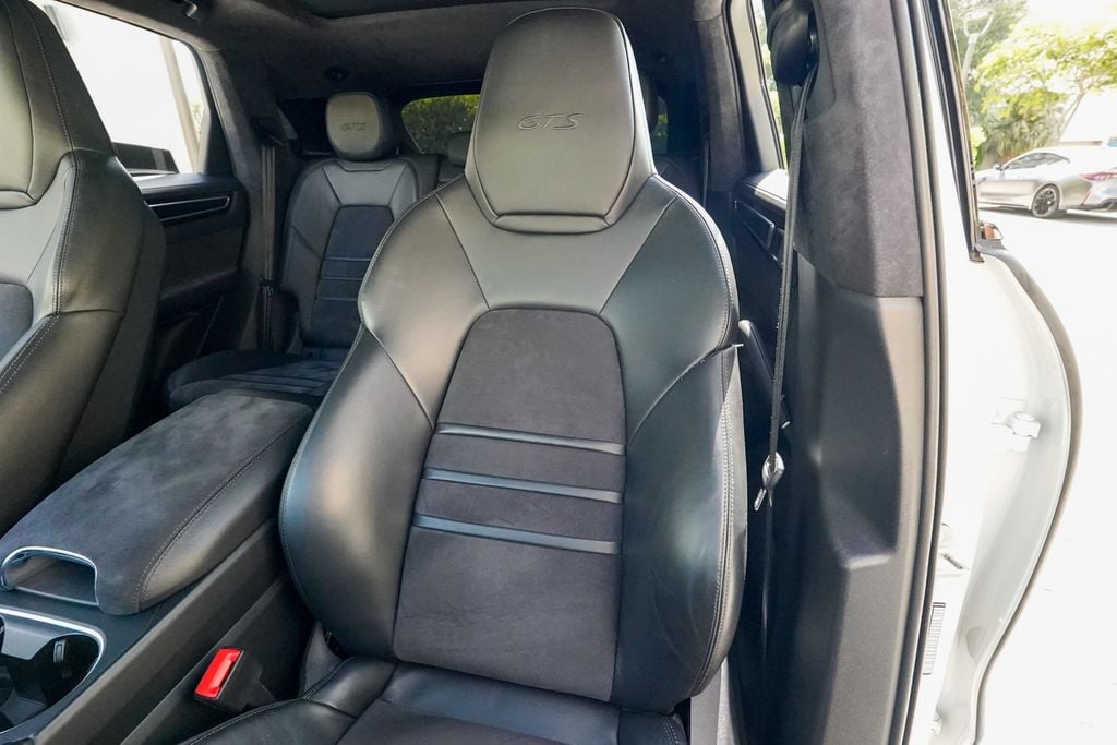 2022 Porsche Cayenne GTS AWD - 23062311 - 59